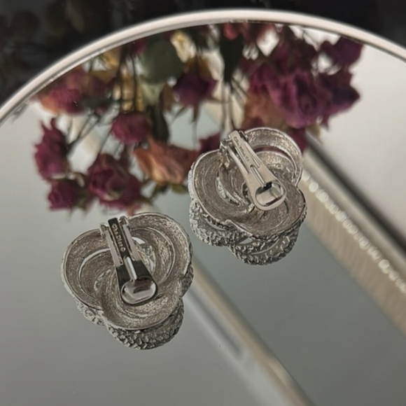 Christian Dior Vintage Silver Large Swirl Clip on Earrings - Picture 2 of 4